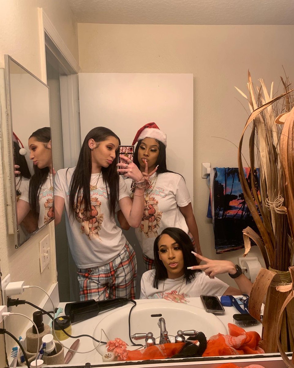 reddxmx's tweet image. I used to pray for homegirls like this!💯I love them more than I can explain, we complete eachother fasho 🫀👯‍♀️
#6L&amp;amp;After💗