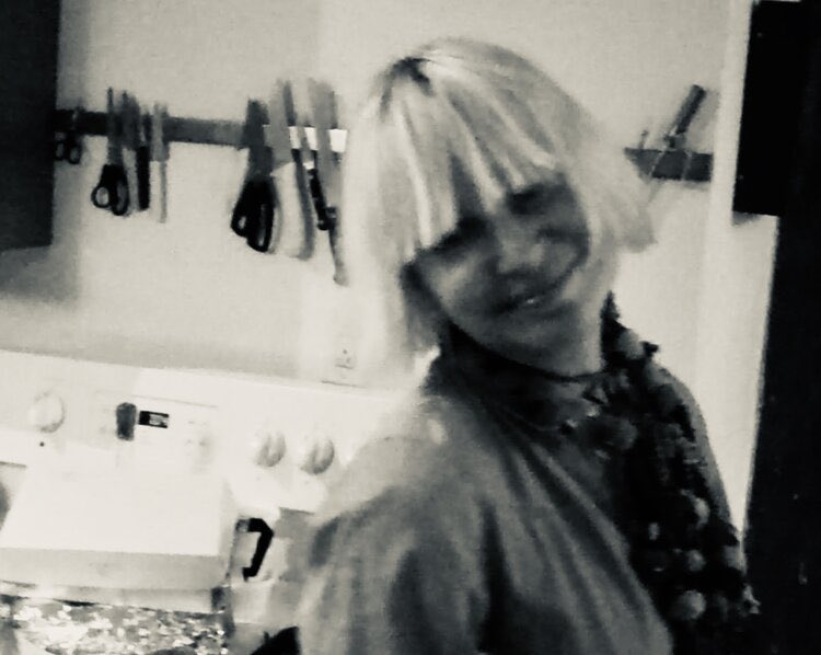 Intofurler's tweet photo. More new surfaced pictures of Sia 😍 https://t.co/WOdIjwEE7Q