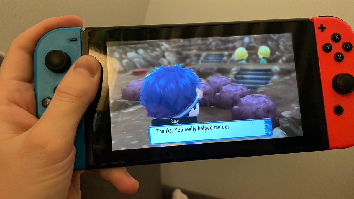 aaron_txt's tweet photo. These games are so buggy lmao #WheresRiley #PokemonBrilliantDiamond https://t.co/ZezVYqGeoB