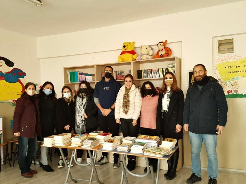 iyteyapi's tweet photo. İyte Yapı Topluluğu Sosyal Sorumluluk Koordinatörlüğü olarak başlattığımız K'iyap Projesi'nin ilk etabını tamamladık. Urla Şehit Kemal İlkokulu'na yaptığımız 225 adet kitap bağışına katkı sağlayan tüm gönüllülerimize teşekkür ederiz.
#iyte #iyteyapi #sosyalsorumluluk #bağış https://t.co/ik4kmnSaYu