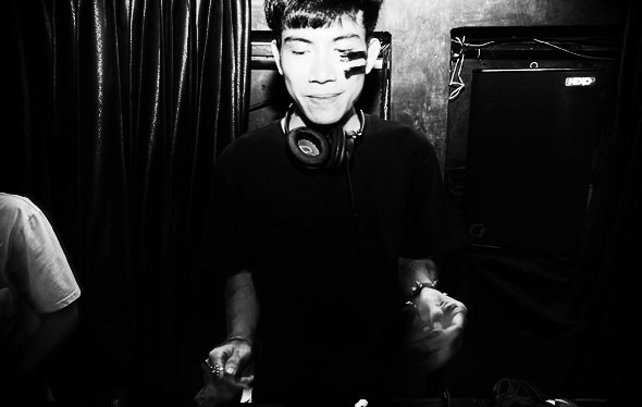 Goodbye to 2021 with a banger of a techno mix from Kaza! - The wonderful Kaza has graced us with this banging, no holds barred techno mix to say 'good riddance' to 2021 and bring in 2022 - hopefully a much better year! is.gd/WmssVo -