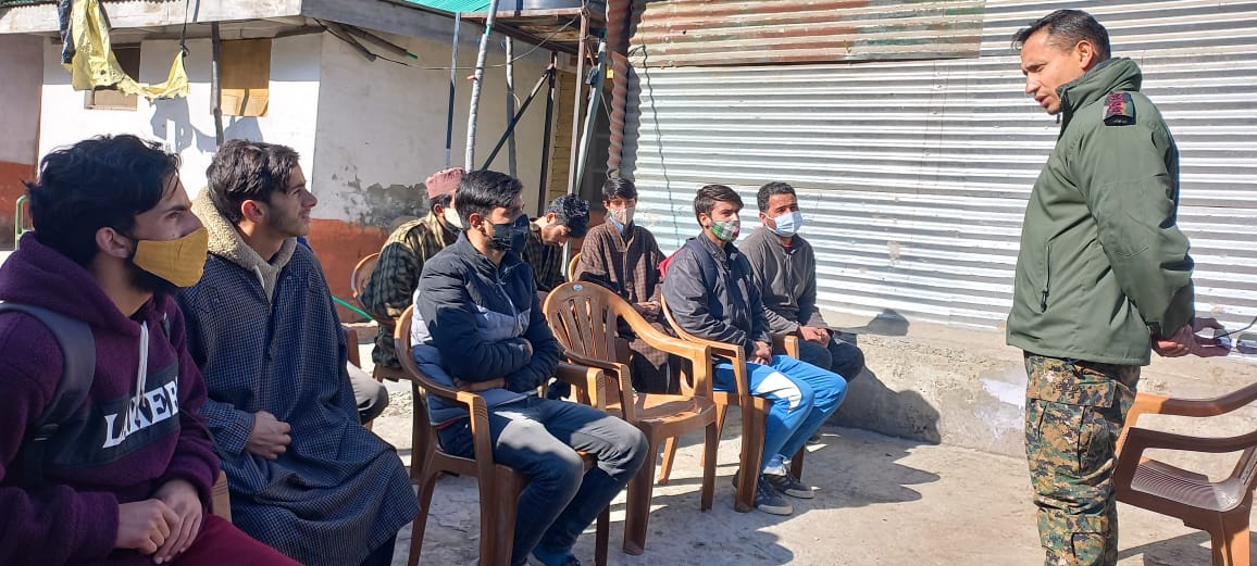 ToofaniBaba1's tweet photo. Wusan Battalion in collaboration with IHM, Srinagar under "Hunar Se Rojgar Tak", is conducting three months Culinary Course for the local youth at Gund and Kangan locations respectively. 
@official_dgar
@Mesmer_Manasbal
#futureofkashmir
#kashmirvibes
#HunarSeRojgarTak https://t.co/z8rDP2A2PJ