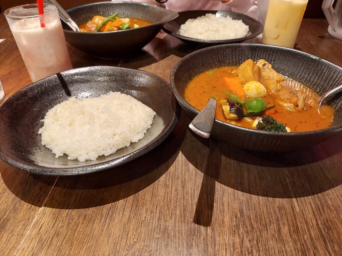 明日はいよいよコミケ!
よろしくお願いします🙇
まだ札幌なのでこれから東京向かいます～✈️
晩御飯は空港のスープカレーで明日に向けて気合いいれました😊 