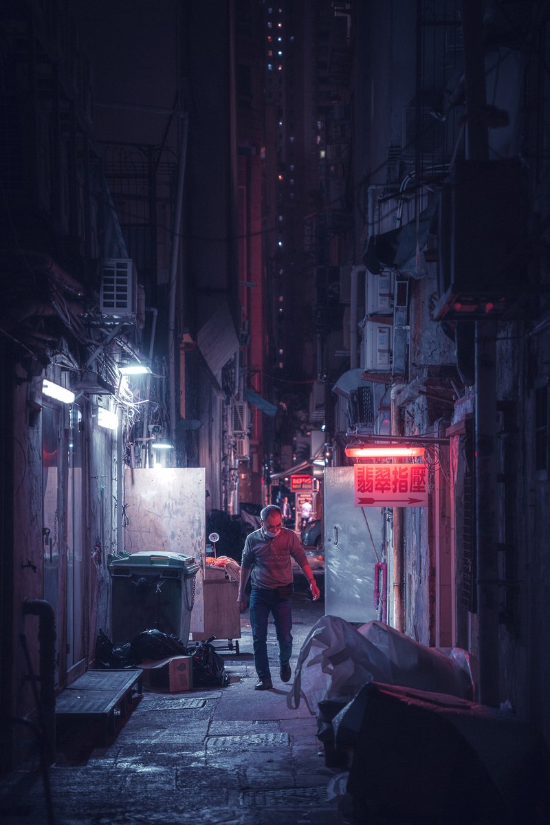 Alley Squad

#neonoir #HongKong #streetphotography #NFT #nftphotography #nftcollector