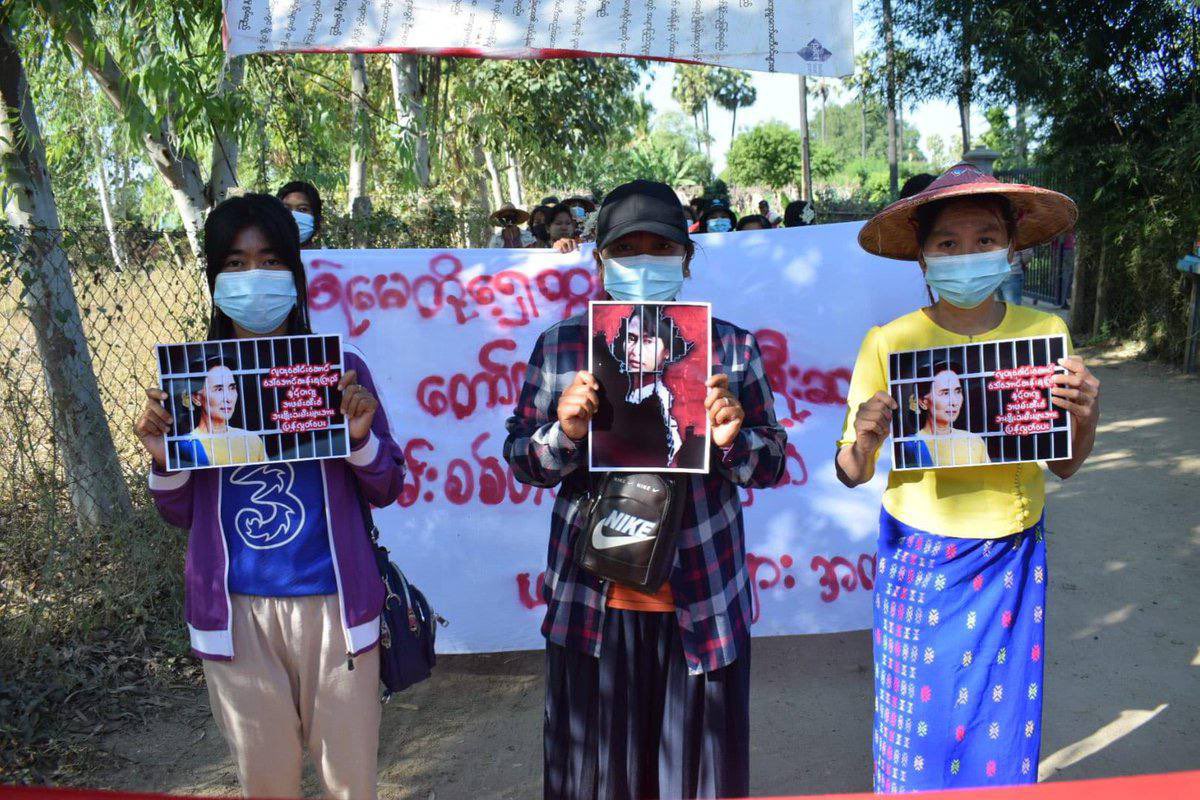2021Revtweets's tweet photo. Multi-village strike from eastern Yinmarpin &amp; northern Salingyi Tsp marched in defiance of Genocidal Dictatorship today.
#HelpMyanmarIDPs
#Dec29Coup   
#WhatsHappeningInMyanmar https://t.co/BMvJKs2rN2