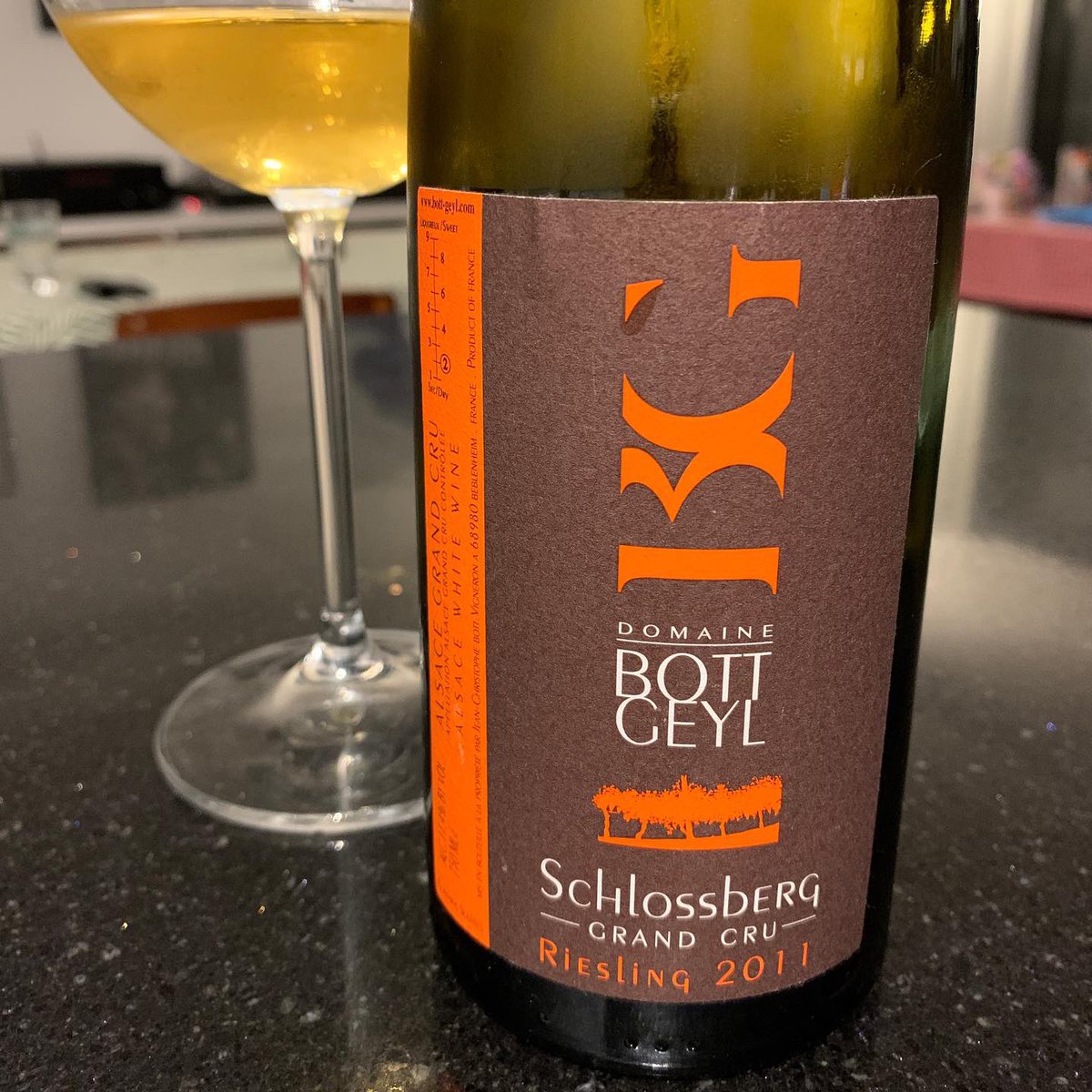 Bit of a special one. Bought this from the winery during a wet Easter holiday in 2015. The visit to <a href="/bott_geyl/">Domaine Bott-Geyl</a> was a highlight of the trip. The energy of this #schlossberg #grandcru stood out then, and that still holds. A joy to drink fine #riesling with maturity, and complexity