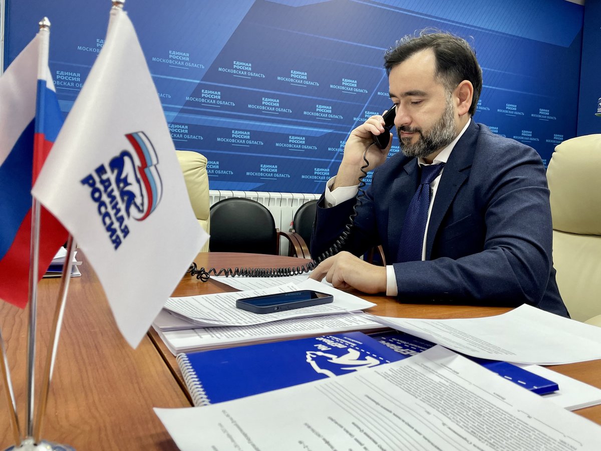 Ко мне на прием обратилась семейная пара: просили разъяснить необходимость введения допмер защиты людей от ковида, задали вопросы о вакцинации. По итогам обращения будет сформирован документ с предложениями, который мы в дальнейшем обсудим с коллегами в Госдуме. #ПриемГраждан #ЕР