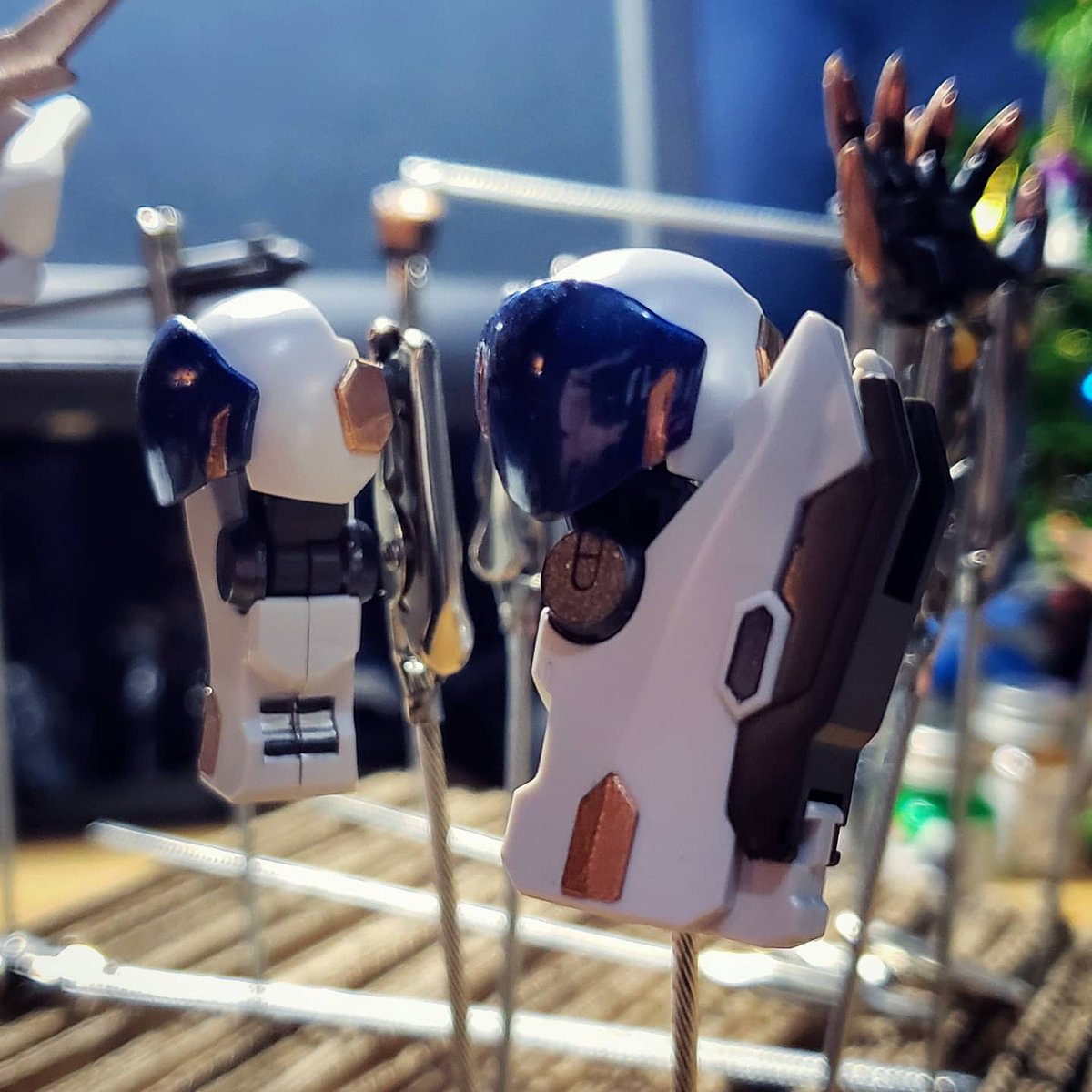 ProphetEKA's tweet photo. Funny how the right tools & time slowly revive old skills. Painting was cleaner w/ less mess than I figured. Getting closer to done w/ every step. = )
#Gunpla #SDCS #BarbatosLupusRex #PaintTest https://t.co/uMFEXlwYHz