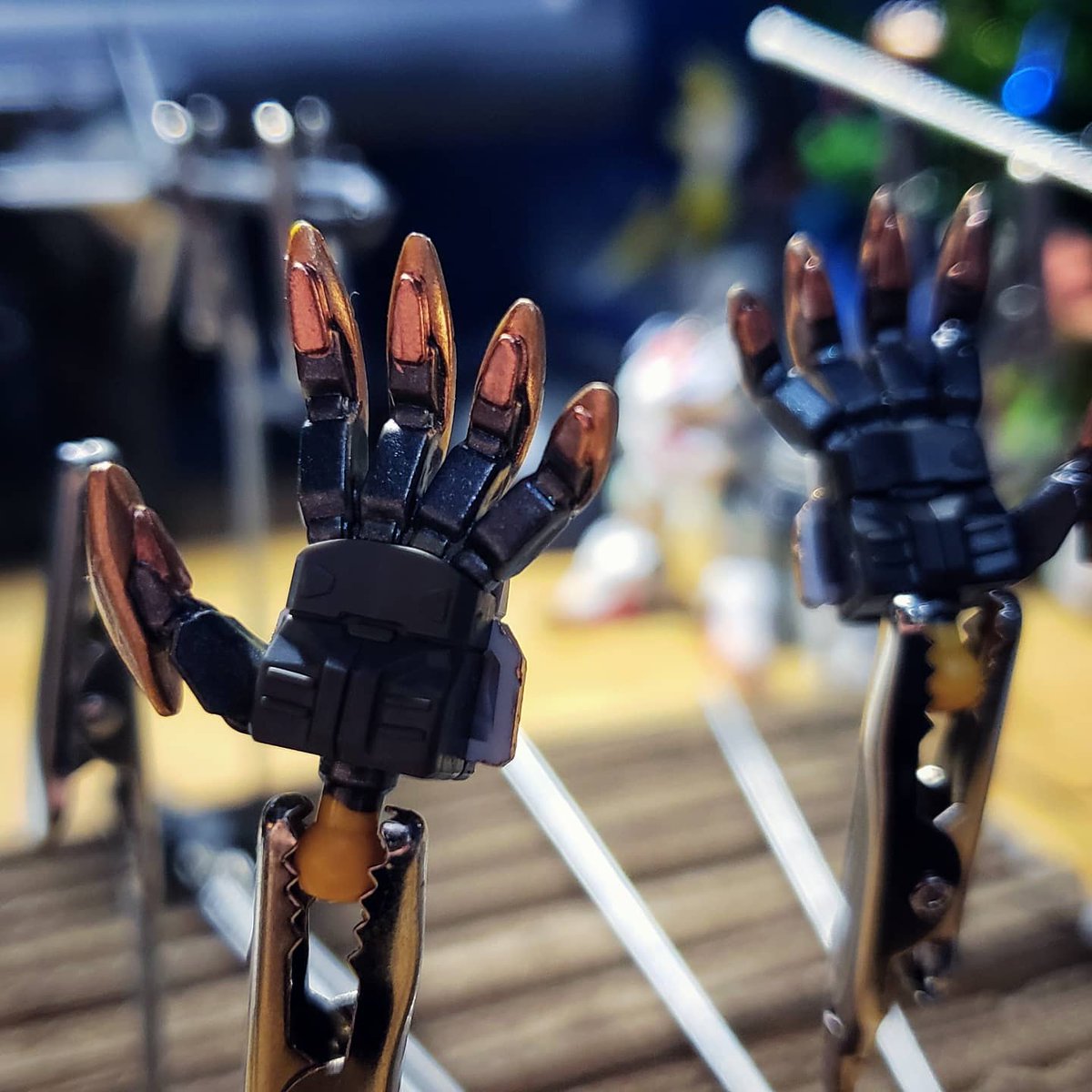 ProphetEKA's tweet photo. Funny how the right tools & time slowly revive old skills. Painting was cleaner w/ less mess than I figured. Getting closer to done w/ every step. = )
#Gunpla #SDCS #BarbatosLupusRex #PaintTest https://t.co/uMFEXlwYHz