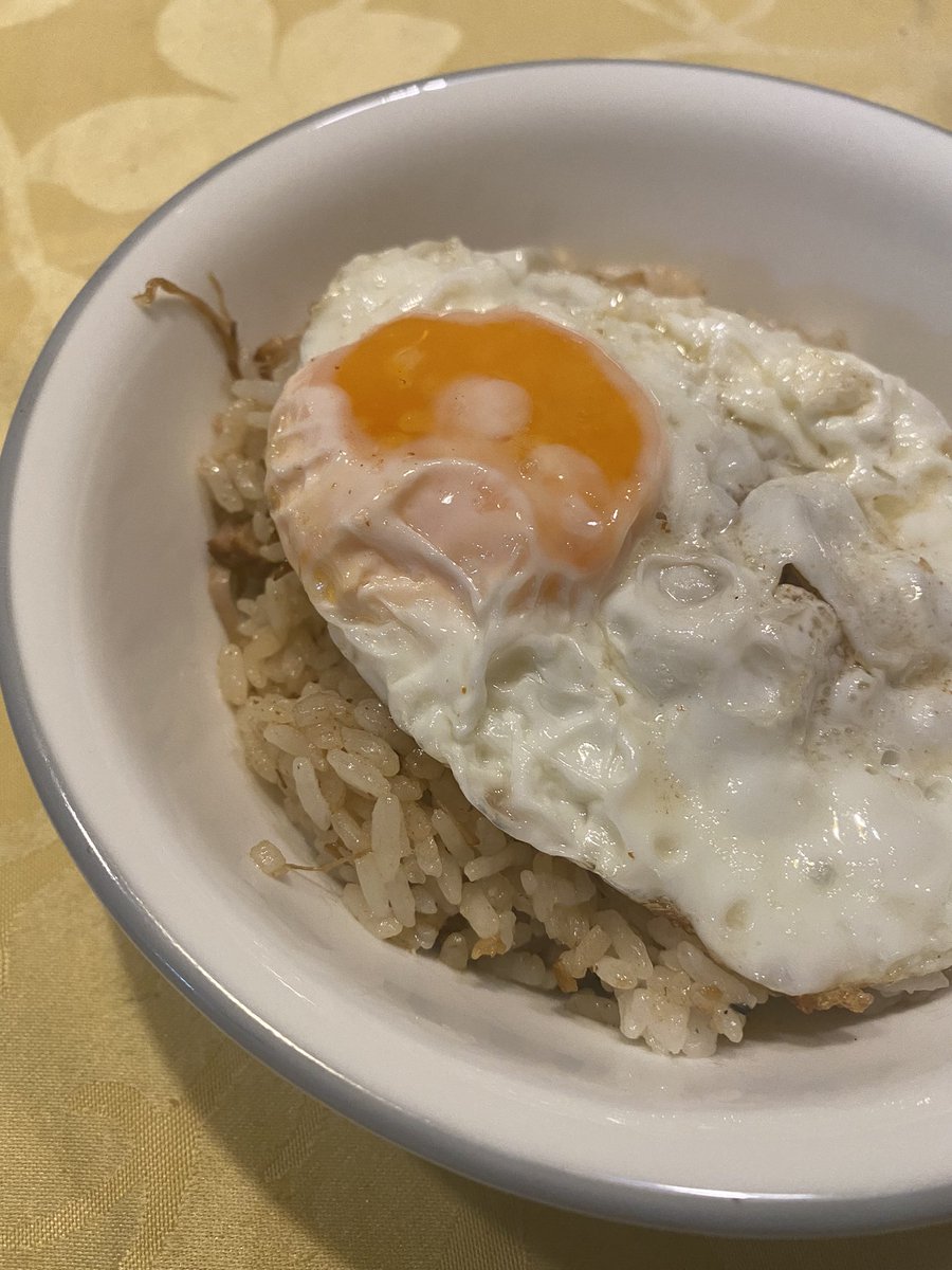 iamteyee's tweet photo. Anyone here game for some AdoBOWL 🤣

Cooked adobo fried rice + sunny side-up egg for dinner 👩🏻‍🍳 https://t.co/m9lN9sngN9