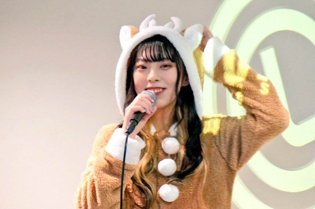 MyuFaly's tweet photo. 2021/12/25(🎅)
ほしがらないと！vol.32

姫果さん(@hime_m_29)

かわいいトナカイがいた！！😆

#姫果  #ひめ #Astoop
#トナカイ
#アーティスト #ライブ
#ライブフォト
#写真 #ポートレート 
#ほしがらないと https://t.co/9kdkQoiv1c