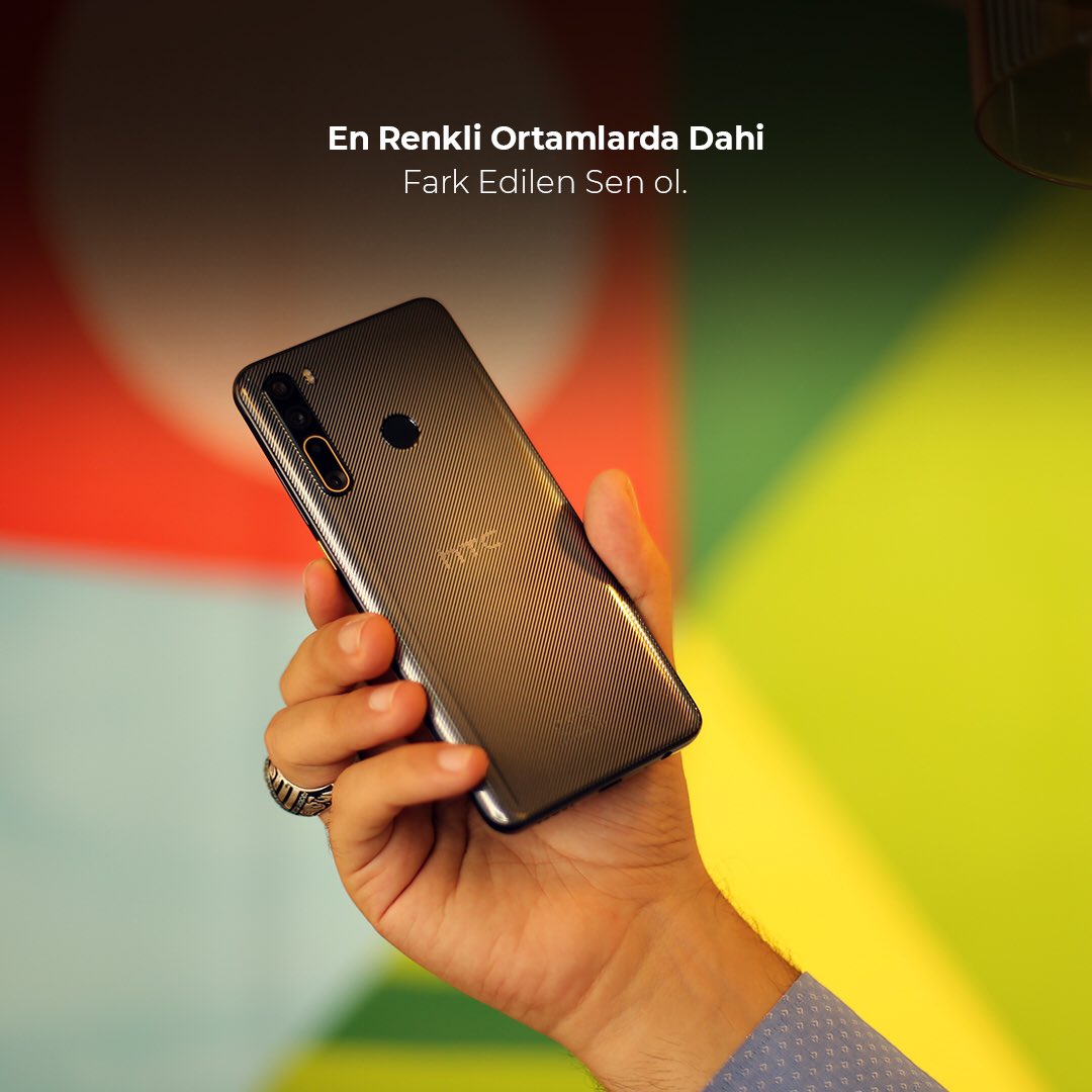 HTC_TR's tweet photo. HTC Desire 20 Pro, yarı saydam görünümüyle metal benzeri bir his yaratarak en renkli ortamlarda dahi dikkat çekmeni sağlar.
#HTC #Desire20Pro #5000mah #pil #batarya https://t.co/tJeFFX5XYM