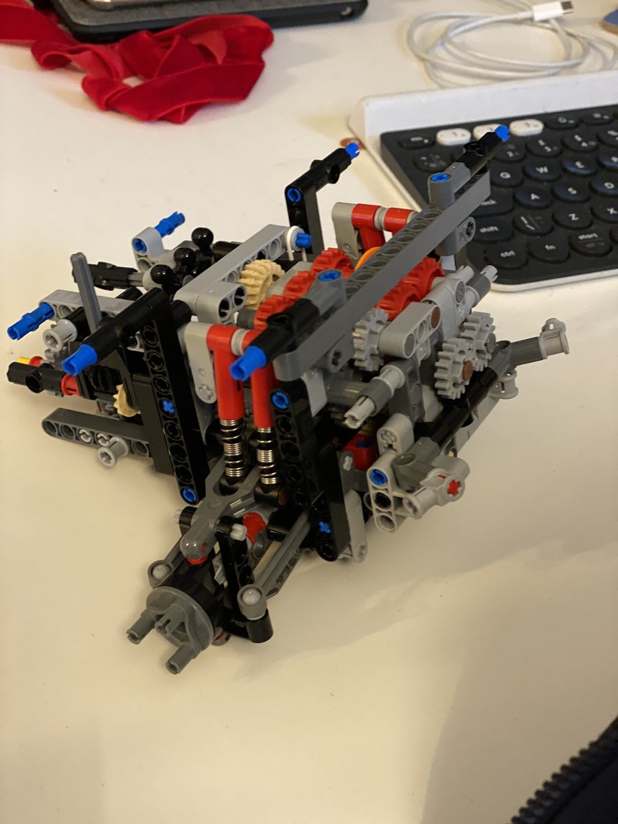 BrowellHook's tweet photo. @LandRover_UK @LEGO_Group Bag 1; front assembly completed last night. Now to wait for the next sleepy time when all 3 are down for a few hours 😀 https://t.co/iQN1YmOOaN
