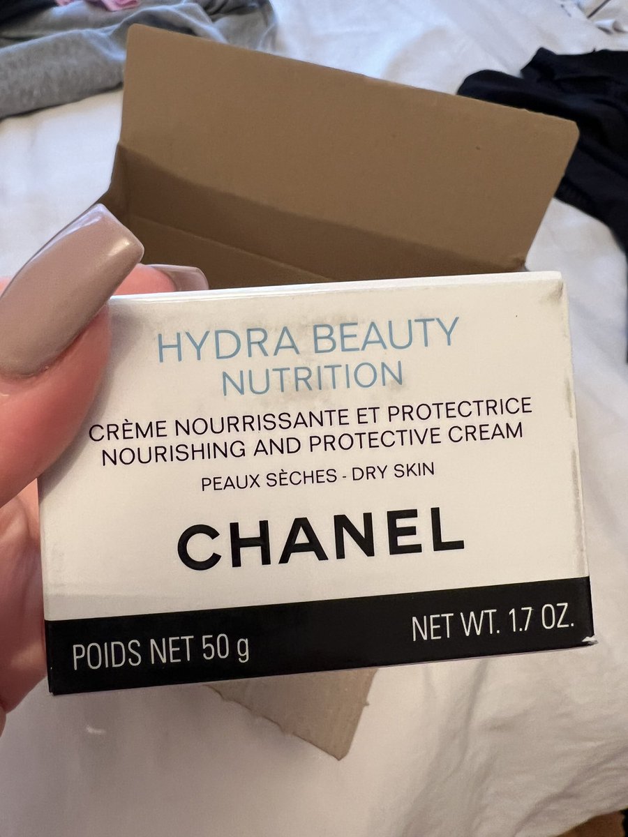thepoopculture's tweet photo. So disappointed with my @BootsUK order 😢 you would think that you wouldn’t have to run a dettol wipe over your purchases once you have received them. And in these covid times too @BootsHelp https://t.co/nYFOxb463U