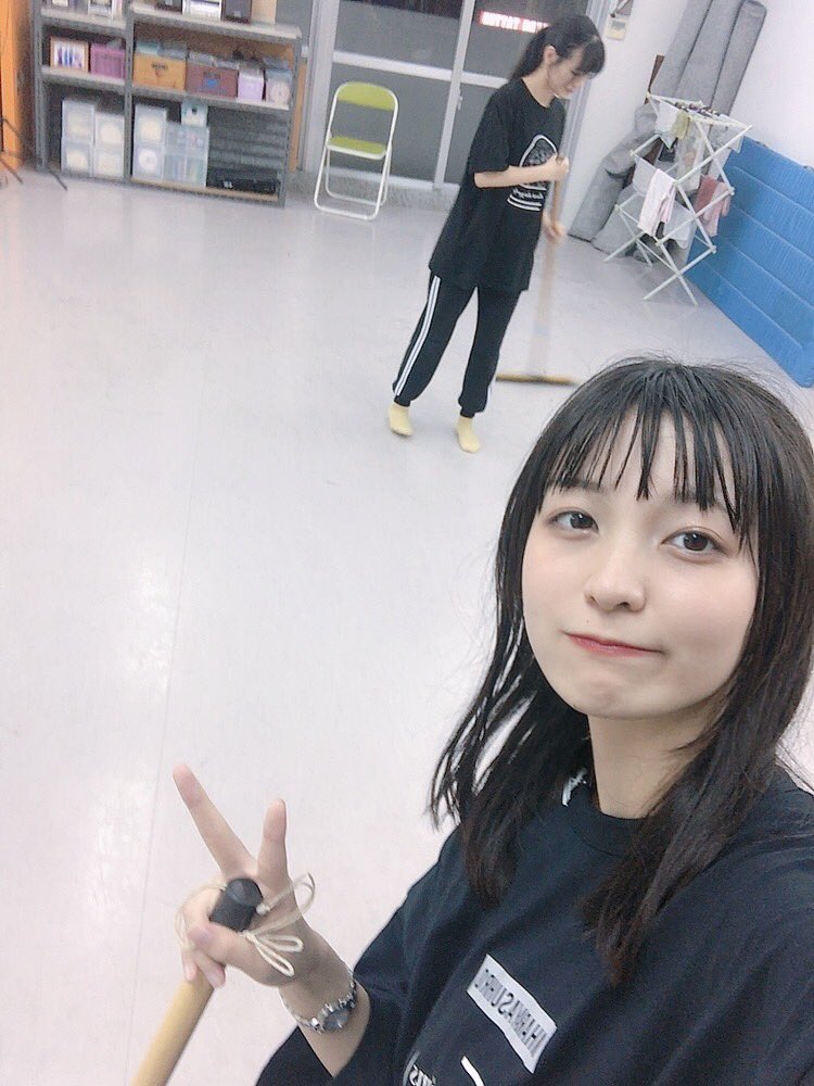 COLORSLOLLIPOP's tweet photo. こんばんはー！！
明日は
『ぴらぱら成人式おめでとうライブ㊗️』です！✨
練習では安定にいっぱい汗かいて髪はボサボサです。(笑)
多分まともな写真はるなねーねーが載せてくれるはずっ！！

リポペンさん！明日はフル装備で来てくださいね〜〜 たのしもう！！
まだまだ予約待ってます🍭

nao🌷 https://t.co/t4AxVtrjPg