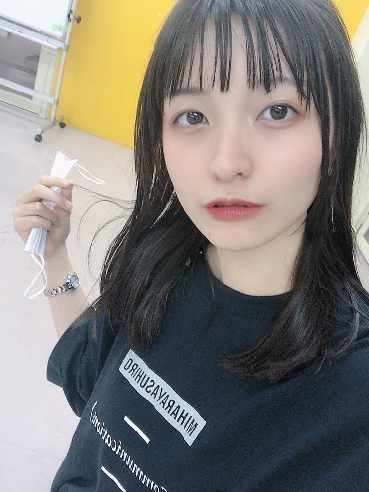 COLORSLOLLIPOP's tweet photo. こんばんはー！！
明日は
『ぴらぱら成人式おめでとうライブ㊗️』です！✨
練習では安定にいっぱい汗かいて髪はボサボサです。(笑)
多分まともな写真はるなねーねーが載せてくれるはずっ！！

リポペンさん！明日はフル装備で来てくださいね〜〜 たのしもう！！
まだまだ予約待ってます🍭

nao🌷 https://t.co/t4AxVtrjPg