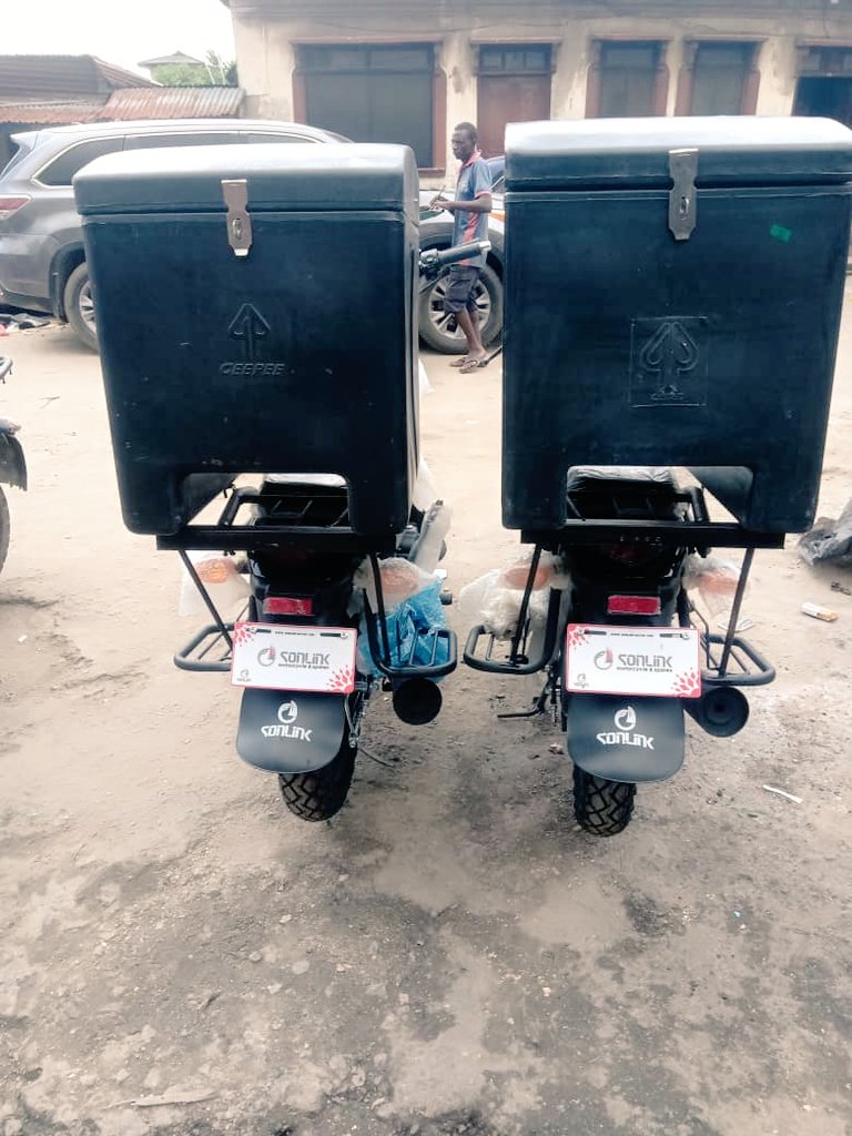 RoseBla80273092's tweet photo. Ok. I have this dispatch bikes to give on hire Purchase. If you have someone who's interested and has a verifiable guarantor send me a DM.
#Editi #igbo #Shola #Ashewo #Nigerian @von_Bismack @DavidHundeyin 😭😭😭 https://t.co/3CkKAQ43OK