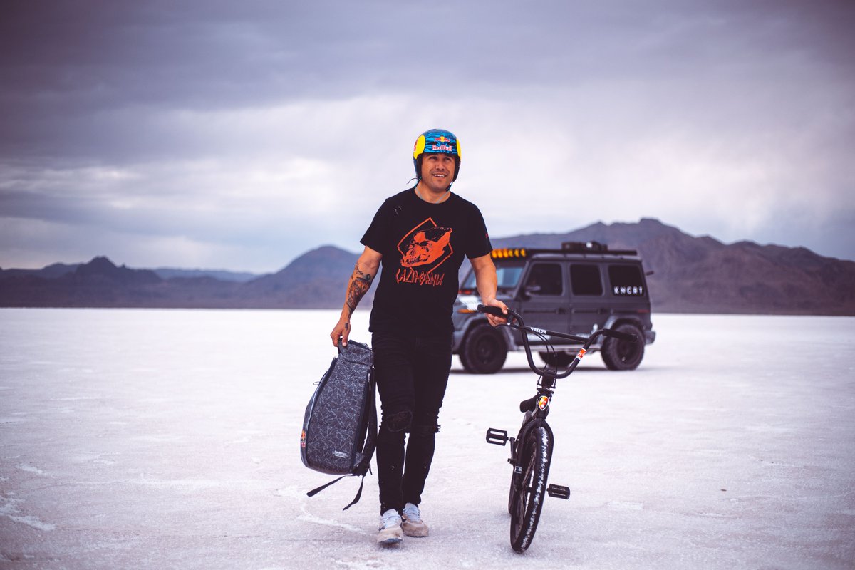 MercedesBenzUSA's tweet photo. Sodium surfing. #AMG #G63 #MBPhotoPass https://t.co/cLBCcqfpa4