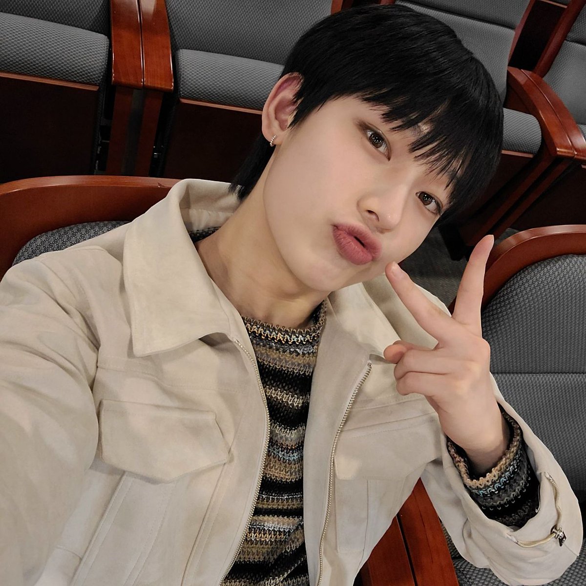 Sunshines_SL's tweet photo. ENHYPEN Members Twitter Update
ENGENE~~Today was so nice. See you next year as an adult Sunoo haha Good night! โบ๏ธ
#SUNOO #SunooSelfieCollection #ENGENE #Goodnight #Acorn https://t.co/dfjnPgoRfy