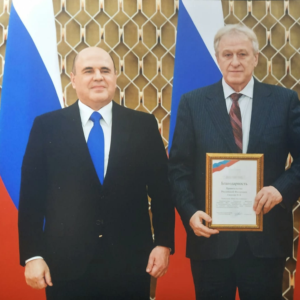 В преддверии Нового года председатель Правительства РФ Михаил Мишустин вручил мне Благодарность Правительства Российской Федерации за заслуги в законотворческой деятельности, направленной на решение стратегических задач социально-экономического развития страны.