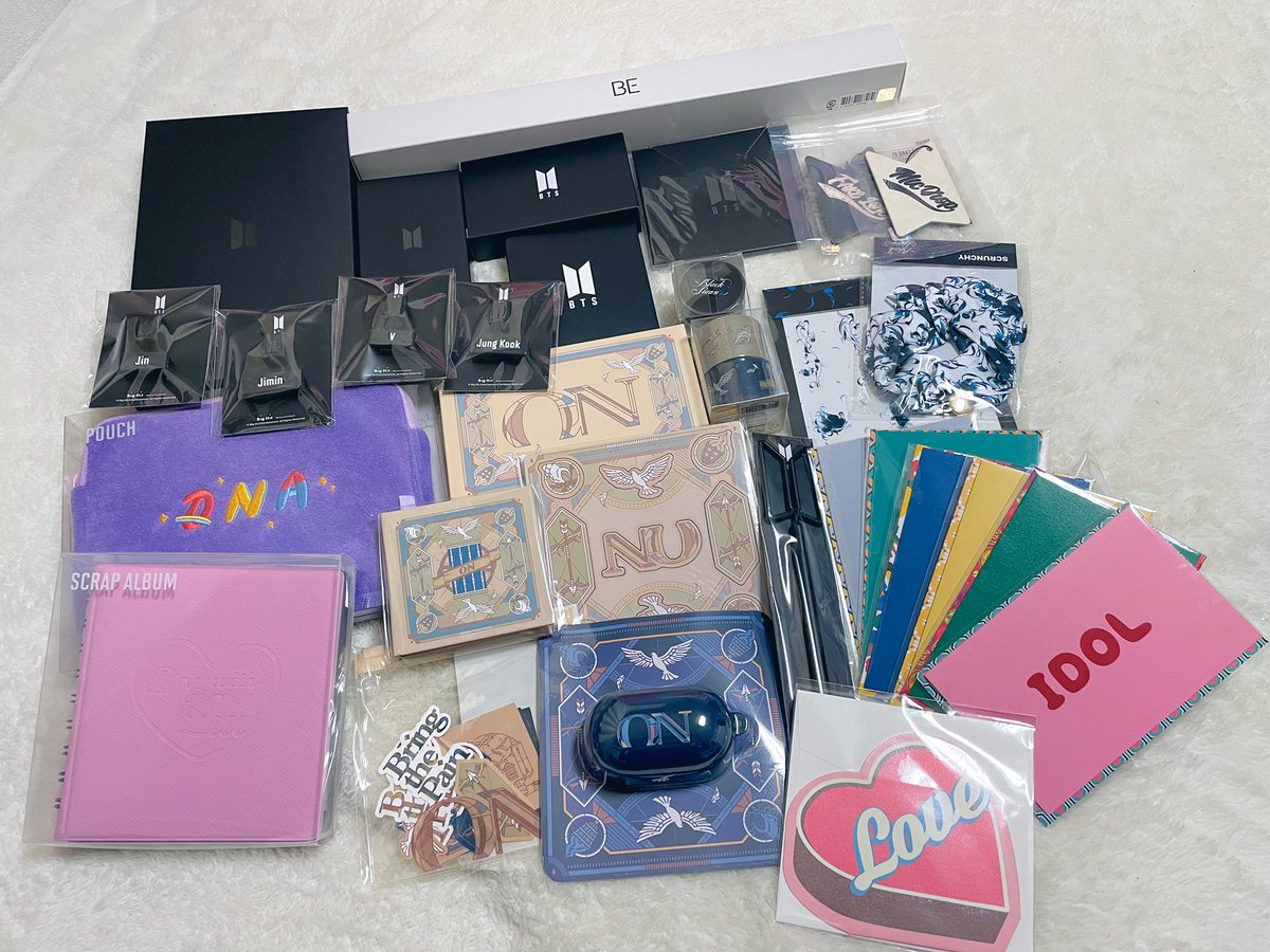 TaeNa_V1230's tweet photo. Fortune Box Bver.
なんとかく予想してたけど…
グッズの在庫分をどかっと入れた感じ!?🙃笑
たしかに本来の値段は結構いくと思うけど…ぬいぐるみ4つもどうしろと!?😂💫
持ってる物も多々…笑
コンテナBOX目当てだったとはいえこれ収納どうしよ🤣💫
#BTS
#BTS_FortuneBox
#TinyTAN https://t.co/bmm2DGjmZN