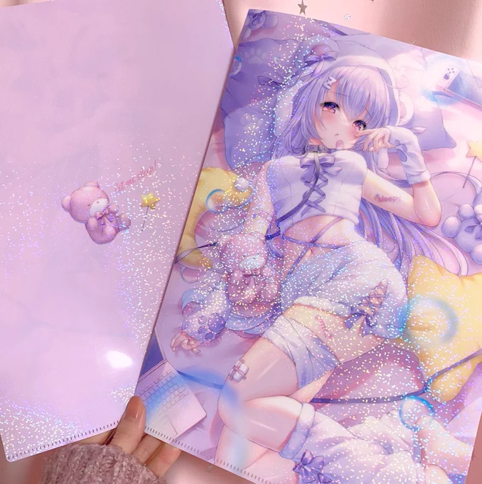 今急いで撮ったからすごく雑な写真なんだけど、ホログラムクリアファイルとっても可愛い仕上がりです🌸 