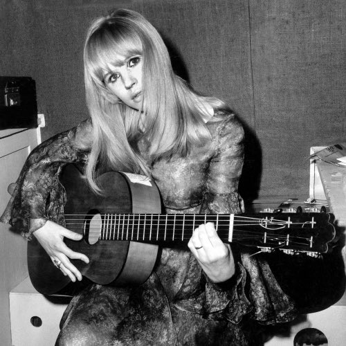 Happy 75th birthday, marianne faithfull!! <3 