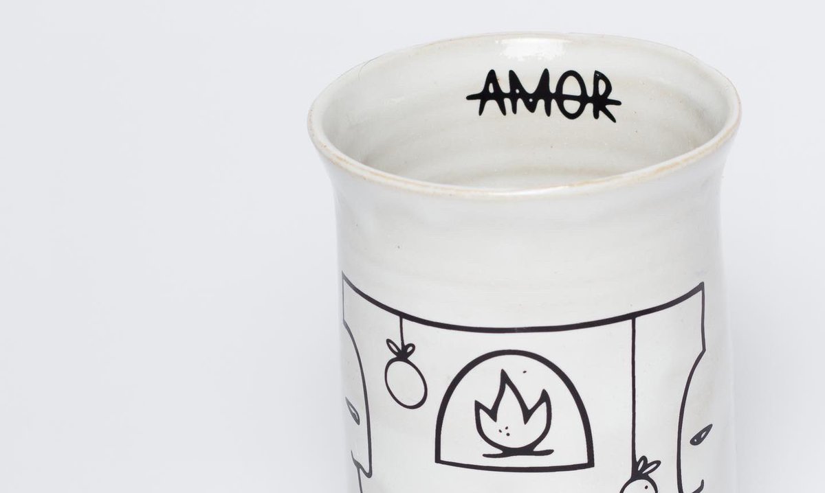 Sasha_Van_In's tweet photo. Look what I have to present my homies ! Merry Christmas and Happy New Year! 

#van_in_comics 
#nftart #linework #ceramics #nftartist #nft 

PS: check my NFTs @withFND 

https://t.co/PV1bTILddU

💕 https://t.co/fNOjblp85G
