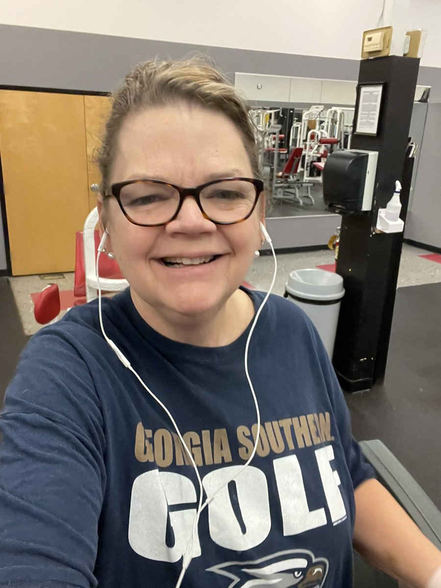 CarlaPink17's tweet photo. Iโm really just a small town girl living on the last piece of the family farm. Jason Aldean speaks to me in #smalltownsmall on his Macon album. #wellnesswednesday https://t.co/3vEGuuMATp