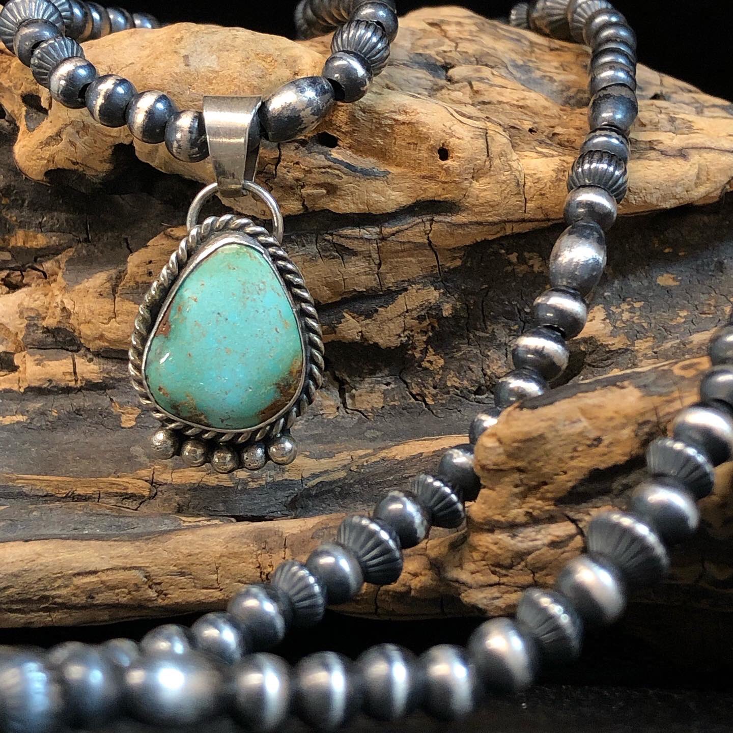 Horizon立川 Royston Turquoise Silver Beads 淡いグリーンのロイストンターコイズ シルバーのビーズを燻し艶消しに仕上げたシルバービーズネックレス 相性抜群 12 075 Tax In ペンダント 23 550 Tax In シルバービーズ62cm