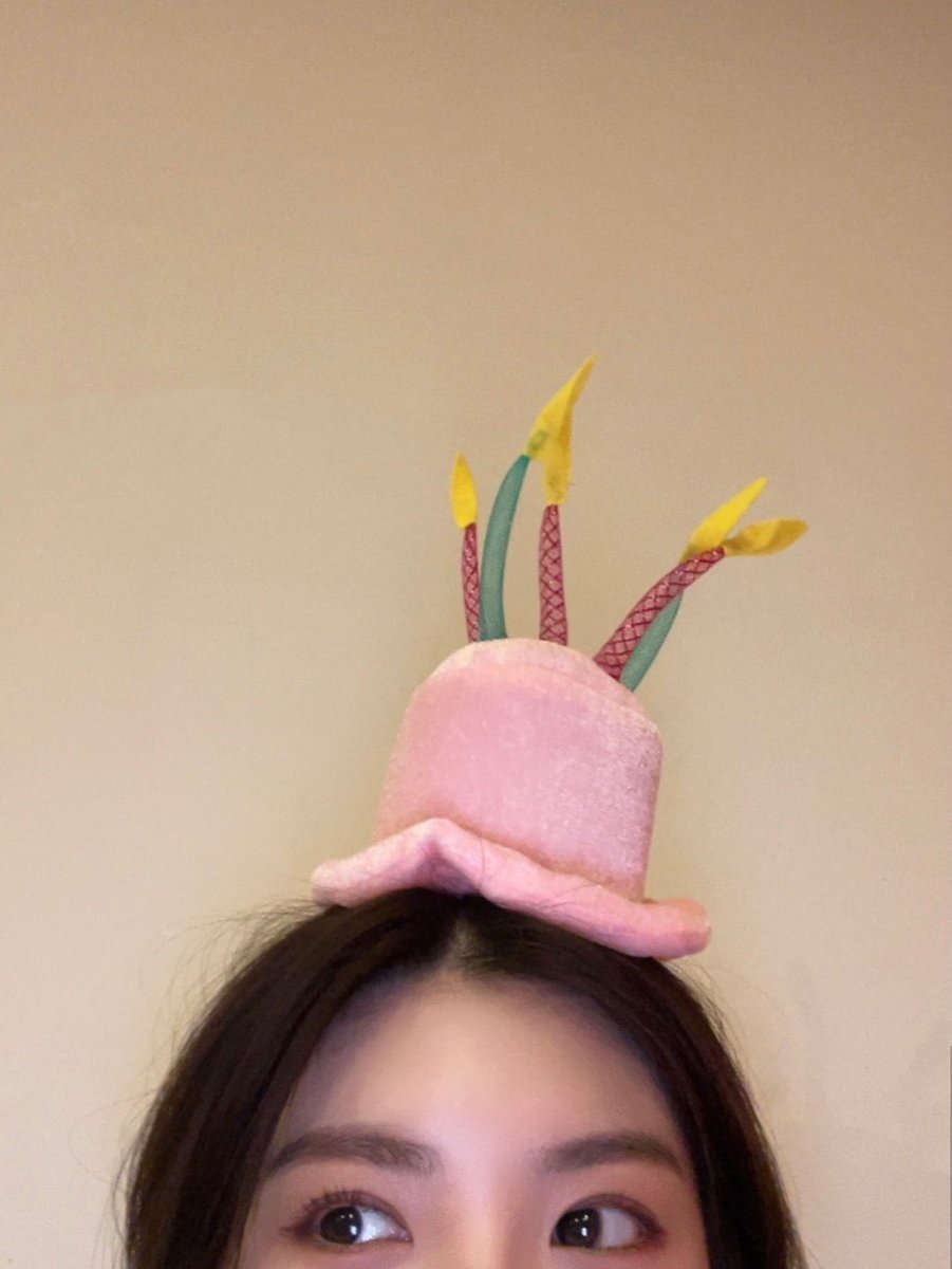 ___yrnnnnnn's tweet photo. #HAPPY_YIREN_DAY
去年の誕生日からもう
1年経つと思うと早いな💭
これからも可愛いかつ
カッコイイギャップイロン
沢山見してください😌🗽💖
早く直接会える世界が来ますように🙏🏻
おめでとう愛してる〰️❕自慢の推し✊🏻 
#OurAngelYirenDay https://t.co/X8YXz4VfLB