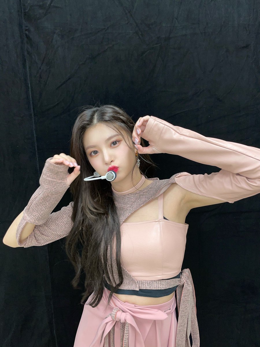 ___yrnnnnnn's tweet photo. #HAPPY_YIREN_DAY
去年の誕生日からもう
1年経つと思うと早いな💭
これからも可愛いかつ
カッコイイギャップイロン
沢山見してください😌🗽💖
早く直接会える世界が来ますように🙏🏻
おめでとう愛してる〰️❕自慢の推し✊🏻 
#OurAngelYirenDay https://t.co/X8YXz4VfLB