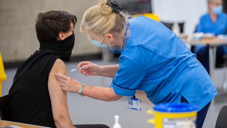 InverclydeHSCP's tweet image. Tomorrow (30th) is your last chance to get #boostedbythebells in Inverclyde as well as appointments at Greenock Town Hall a drop in session is open at Port Glasgow Town Hall 9.30- 5.30