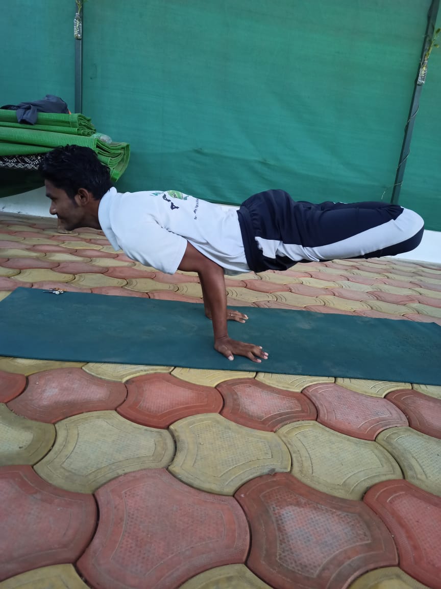 आसनों की महत्ता समझे ,ताकि इसमें हम अपने आप को मजबूत बना सके ।