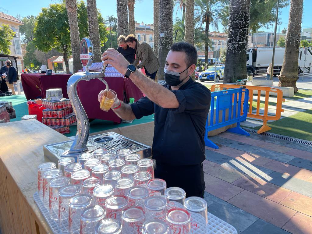 tomaresgourmet's tweet photo. 🚨 En directo: concurso de tiraje en la plaza del ayuntamiento de Tomares.
👤Segundo participante: Sebastián (Cervecería Ponme Otra).
@cruzcampo https://t.co/O8RooddZnX