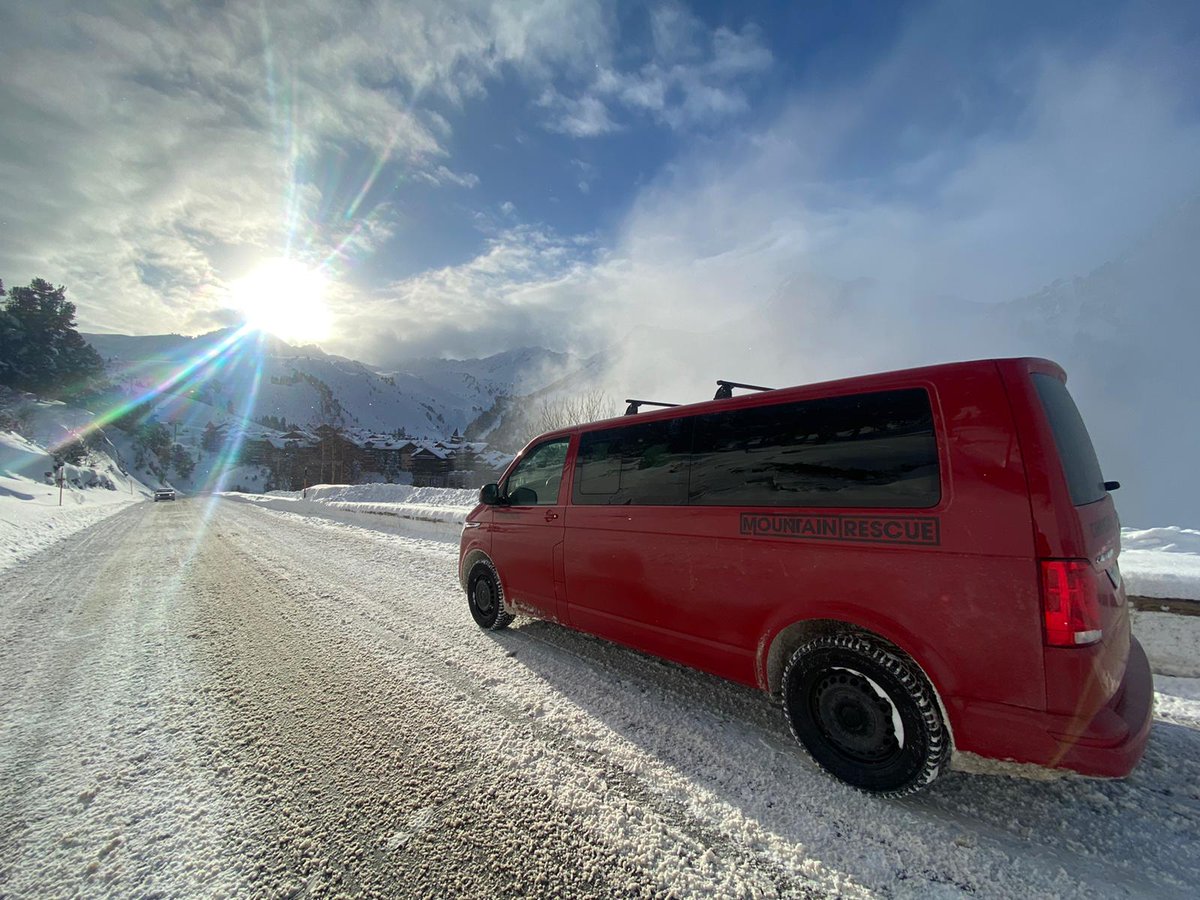 tmountainrescue's tweet photo. Been some crazy weather over the last few days. Very wet low down and lots of snow high up! We keep ploughing on :) #valthorens #skihols #gettingyoutothegoodstuff from #geneva #lyon #grenoble #chambery and even #milano https://t.co/rsyi5SvT1H