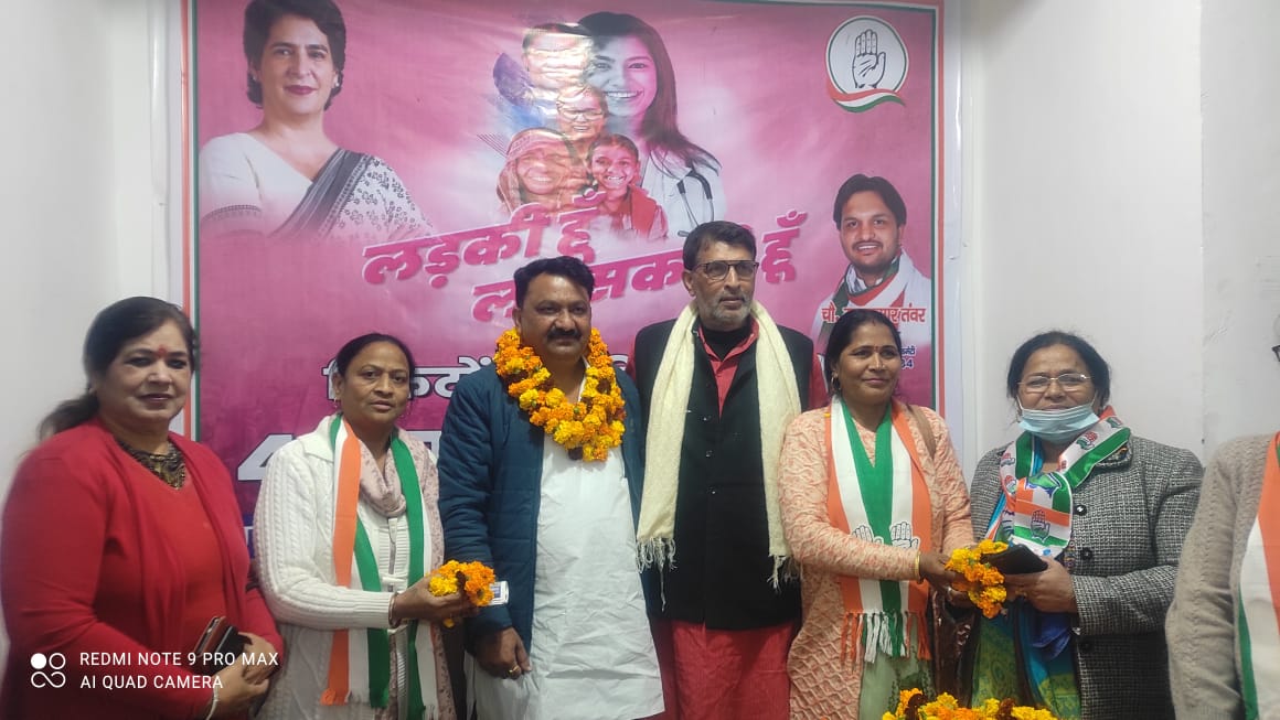 Inc_noida's tweet photo. नोएडा कार्यालय पर आज 2 जनवरी को होने वाली मैराथन की लिए अध्य्क्ष @rktanwar1483 जी व जिलाध्यक्ष दिनेश शर्मा जी के नेतृत्व मैं बैठक हुई जिसमें की मेरठ मंडल प्रभारी मोनिंदर सूद जी ने सभी के सुझाव और अपना मार्गदर्शन दिया।
बैठक मे पूर्व अध्य्क्ष @mahendranagar60
@CHOTIWALA मौजूद रहे। https://t.co/0KptDnzQhX