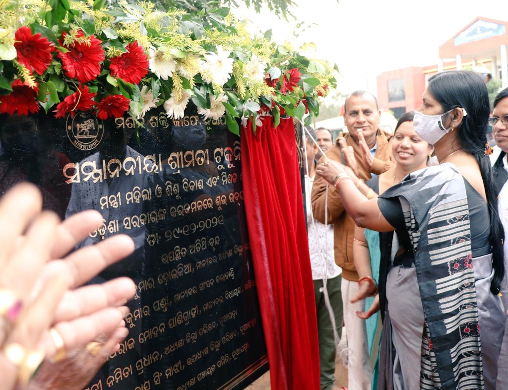 DM_Nuapada's tweet photo. Mission Shakti Cafe at Nuapada inaugurated by Hon'ble Minister, W&amp;C &amp; Mission Shakti Dept. today in the presence of Hon'ble MLA Nuapada &amp; ZP members.
Hon'ble Minister also laid foundation stone for Mission Shakti Bhawan for Nuapada, Komna &amp; Khariar Blocks. https://t.co/WfmzLWz85n