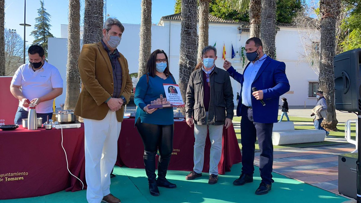 tomaresgourmet's tweet photo. 🚨 En directo: ganadores del Premio del concurso de Tiraje de Cerveza @cruzcampo 
🥇 Pepe (Cervecería Santa Eufemia).
🥈 Moisés (Peña Sevillista).
🥉Manuela (La de Arriba). 
¡Enhorabuena! https://t.co/0nLELBpE65