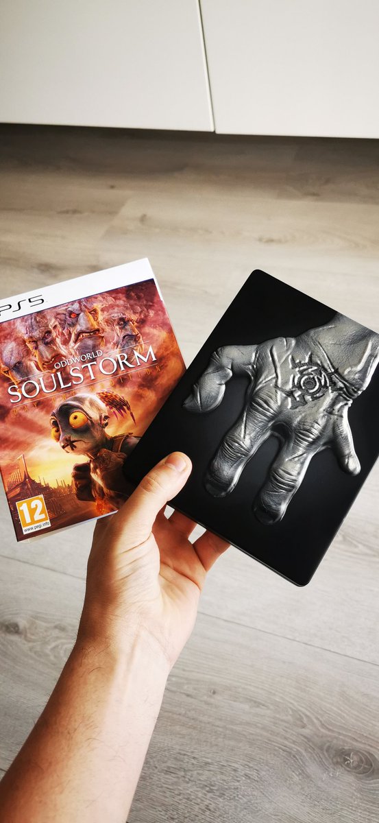 Ragnachollos's tweet photo. Otra sorpresita me aguardaba hoy por mi santo! #sandevid 😅que pasada de steelbook #OddworldSoulstorm #PS5 (posdata mi novia me sigue en secreto en twitter fijo 😅😅) https://t.co/g2RRC1qOM2