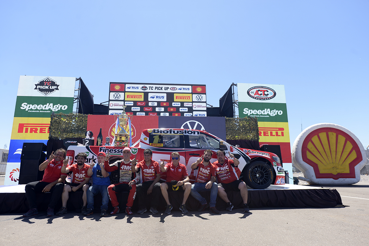 actcargentina's tweet photo. 📸Un piloto. Un equipo. Un objetivo. Mucho trabajo. Y tres campeonatos consecutivos🏆🔥
@JuampiGianini | #JPGRacing | #TCPickUp https://t.co/XpjTeeH8Z0