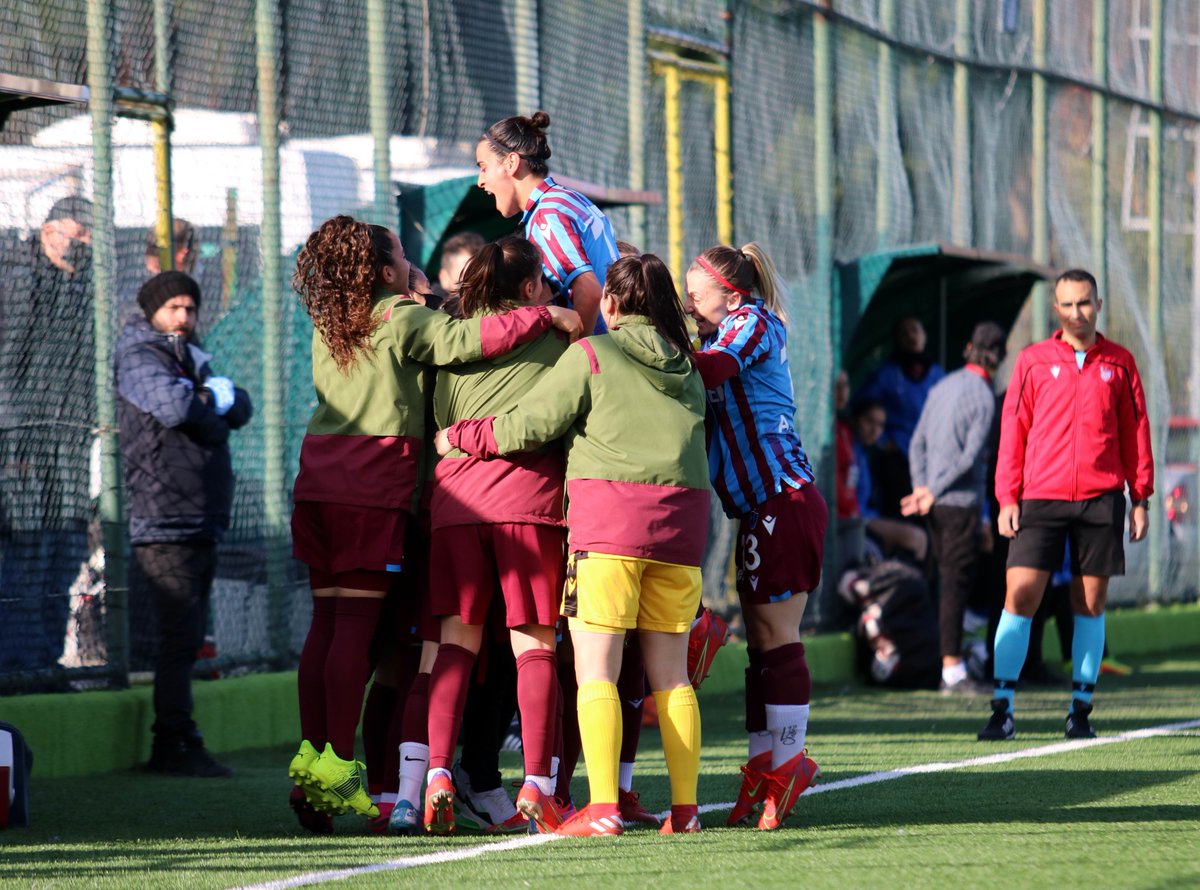 tskadinfutbol's tweet photo. Kadın Futbol Takımımız ligin üçüncü haftasında İlkadım Belediyesi Yabancılar Pazarı Spor’a konuk oldu. 

İlkadım Suni Çim Saha'da oynanan müsabakadan takımımız 5-1’lik galibiyetle ayrıldı.

Detaylar👉 https://t.co/TxvBEhfWI7 https://t.co/XNACWXfOfl