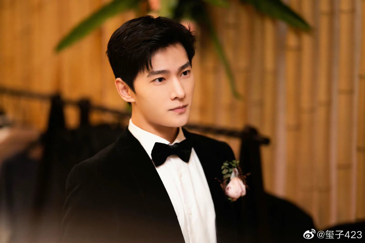 ✨ Baidu Week Baizhi Top 20 Actors in 2021✨

NO. 1 :  #杨洋 - Yu Tu 💙💙💙🎉👏🏻🥂