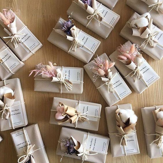 shopwithdiyan's tweet photo. Tahun depan macam lagi ramai kahwin je kan? I nak share doorgift yang bakal pengantin boleh beli from shopee!

Thread doorgift. https://t.co/1ctzK4j5Xz