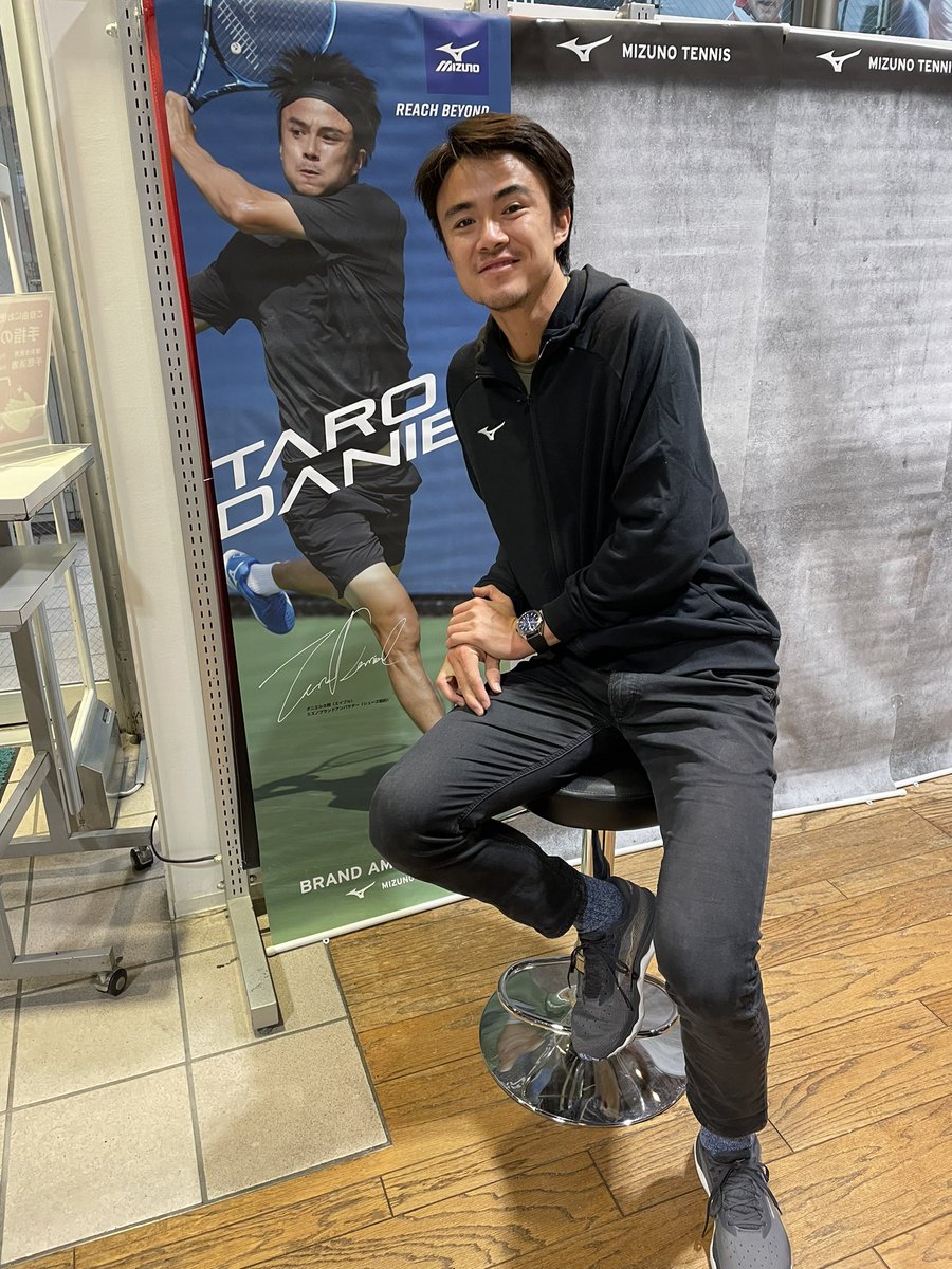 365Wacky's tweet photo. 12/30(木)21:00に【ダニエル太郎】選手との対談動画を配信します！

“太郎節”炸裂のトークが繰り広げられてる内容なので、テニスファンの方は是非ご覧ください😊プレゼント企画もあります🎁

↓YouTubeテニス365チャンネル↓
https://t.co/kngInmDeng

#テニス #ダニエル太郎 #tennis #TaroDaniel https://t.co/xVQ8Yh8qOl