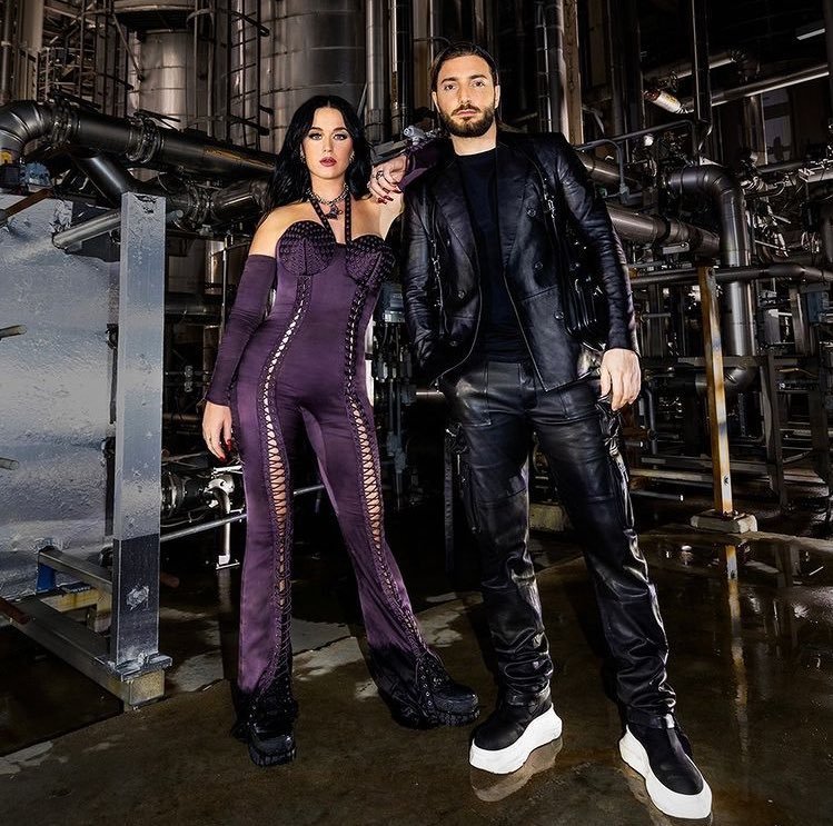 FHxsjwZXwAMgdg-?format=jpg&name=900x900