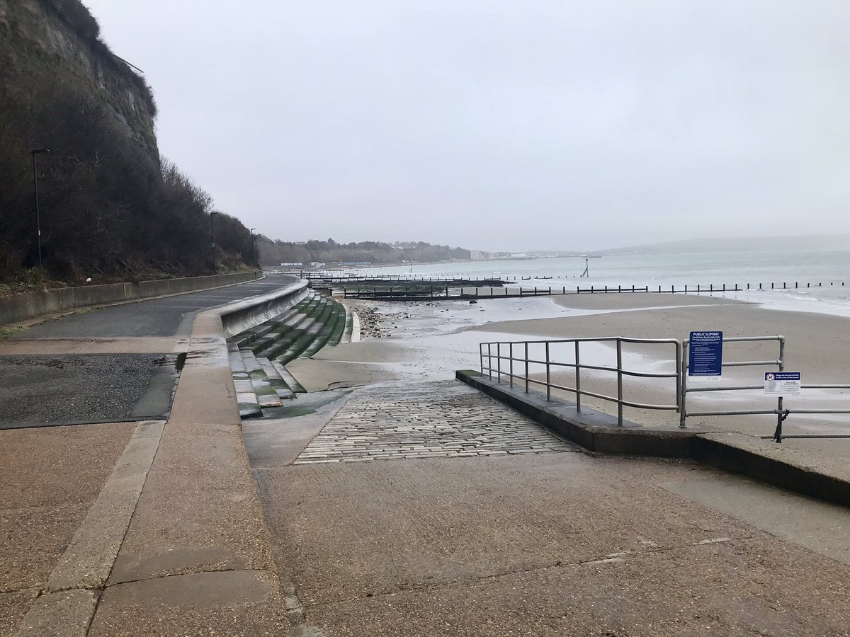 Zakitina_Lily's tweet photo. Day full of bluster at #HopeBeach #IsleofWight - the island is a lovely place to get out and about whatever the weather 😀😂 @VisitIOW @jaymar6665 https://t.co/jM8iVXbwJa