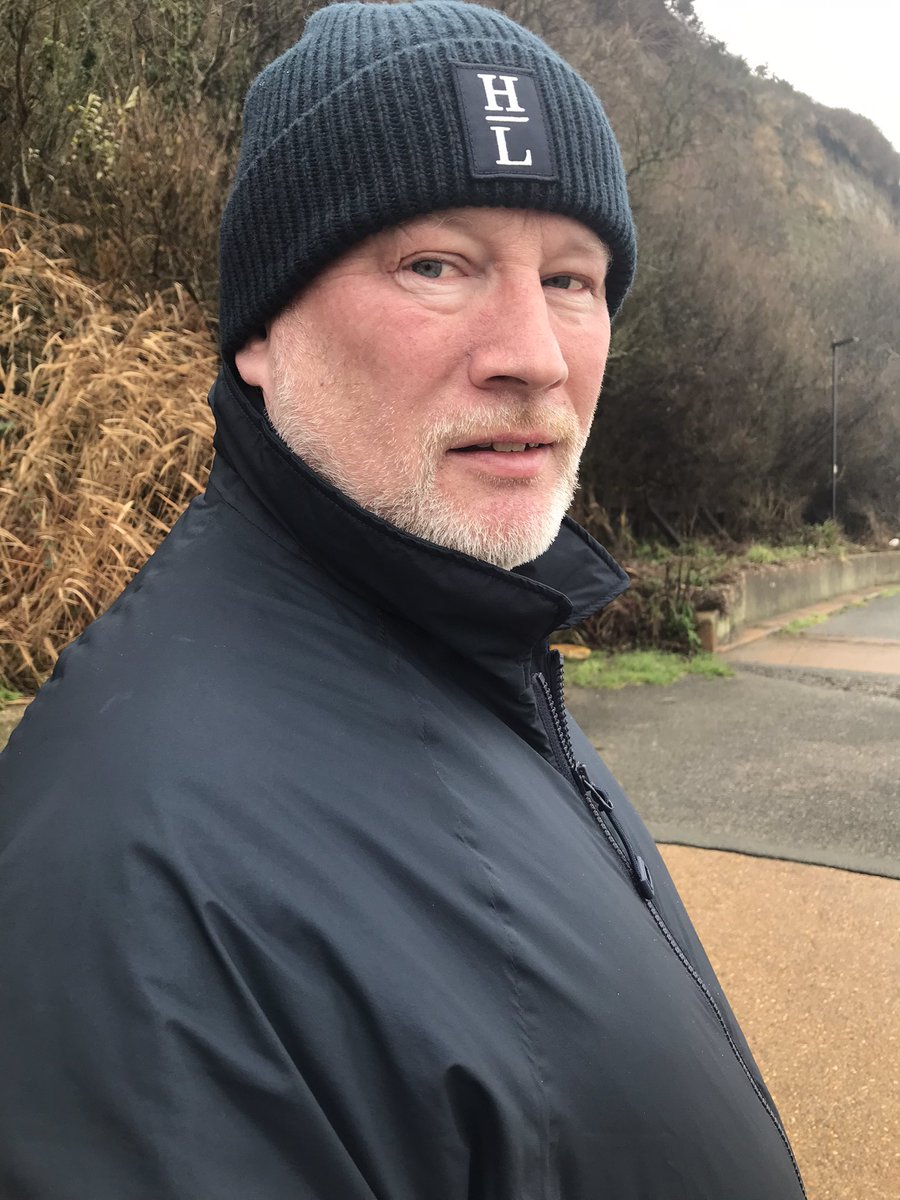 Zakitina_Lily's tweet photo. Day full of bluster at #HopeBeach #IsleofWight - the island is a lovely place to get out and about whatever the weather 😀😂 @VisitIOW @jaymar6665 https://t.co/jM8iVXbwJa