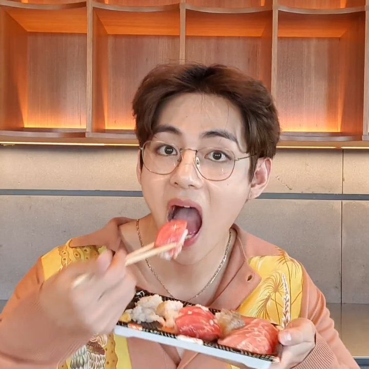 ishyungshi's tweet photo. mcdo giveaway~~
ends in 30mins
- follow this account
- rt, like, tag friendsss
- 2 winners 🙋🏻♀️🙋🏻♀️
reply with your location 😊
✅ location should have access to grabfood pls
✅ can pick 1 set from the 4 choices
#ishyungshigiveaway #chrISHmas https://t.co/UjS8O0V5xG