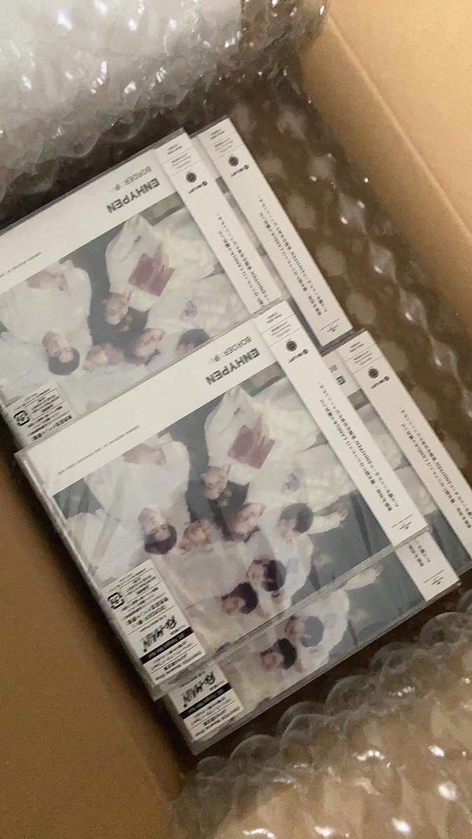 MEIOSPH's tweet photo. Wts Enhypen Border Hakanai
(Helping a Friend)

Price: 500 dp balance once onhand (total: 1100)
Eta:January-February 
First press(with pc)

Avail:
Standard
Limited A
Limited B
Sunghoon solo 
Weverse Limited

Mine + Ver + Quantity
@luvywon will dm the form to those who got the slot https://t.co/OiXUGfOpgh